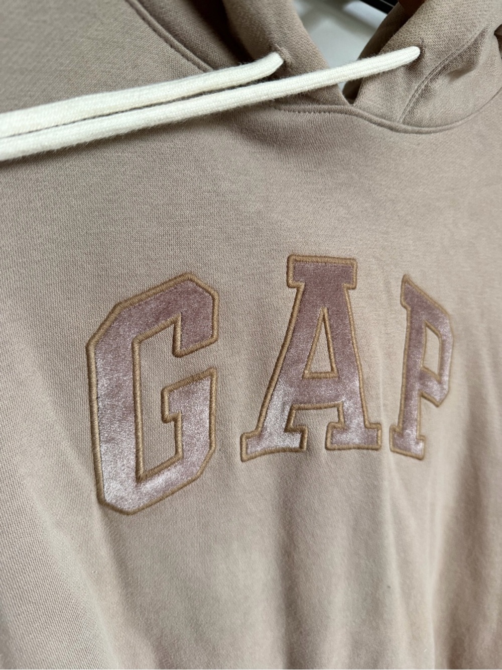 GAP Women's VintageSoft Taupe Cropped Hooded Sweatshirt with Cream Drawstrings - Picture 2 of 3
